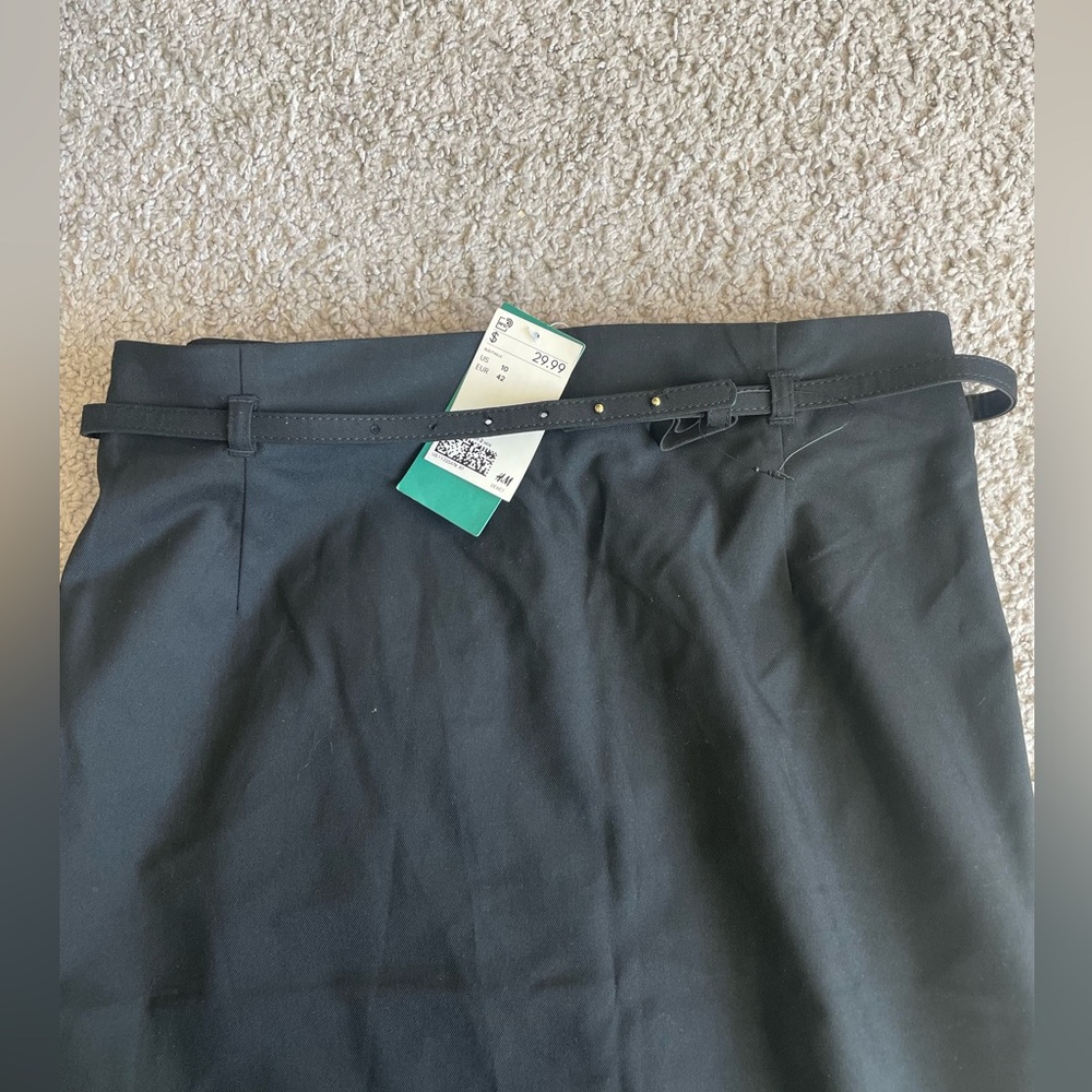 Brand NEW H&M black short pencil skirt with belt US size 10 with Tag
